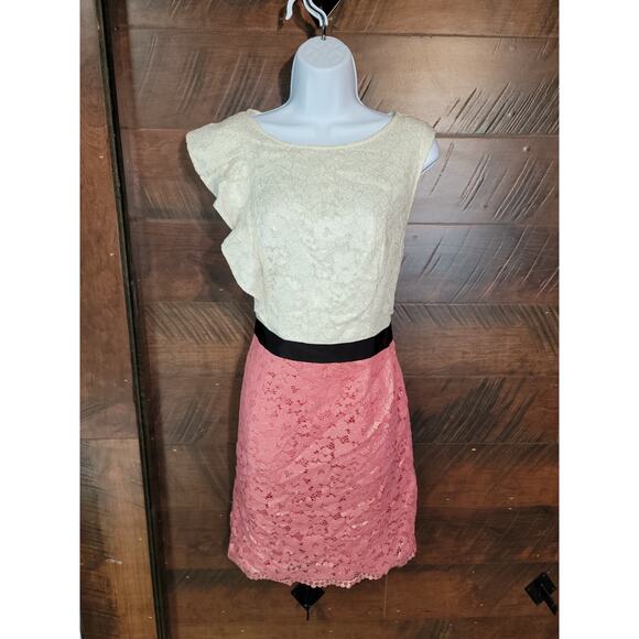 EUC Lilly Pulitzer 12 L Delila Fitted Lace Overlay & Ruffle Trim Designe… - Picture 1 of 4